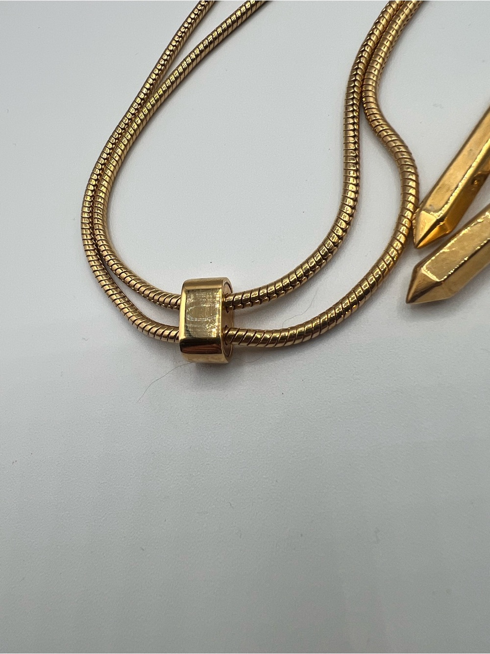 Gold pull-string necklace - Picture 3 of 6